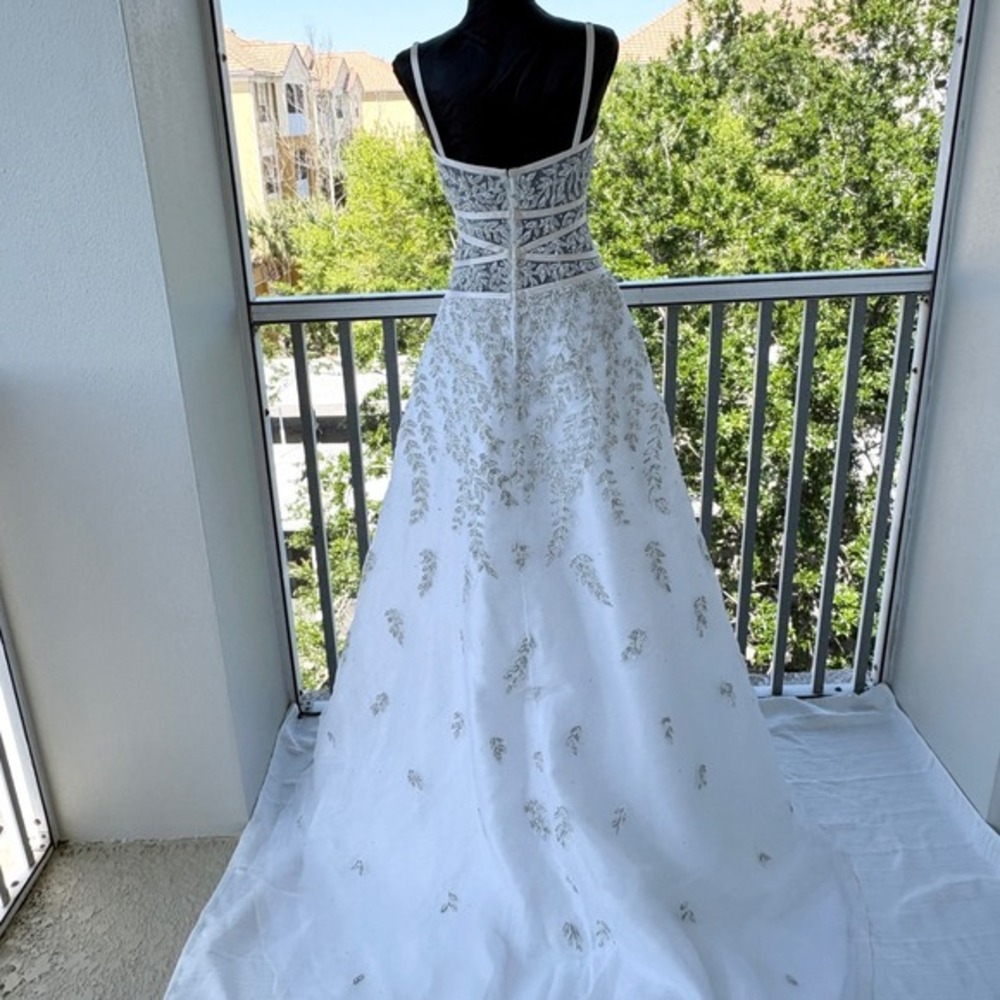 Stephen Yearick Ivory A-Line Wedding Dress Size 6 Silver Leaf Embroidery 493616